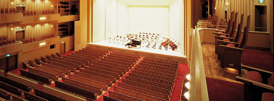 森のホール21　大ホールのステージ